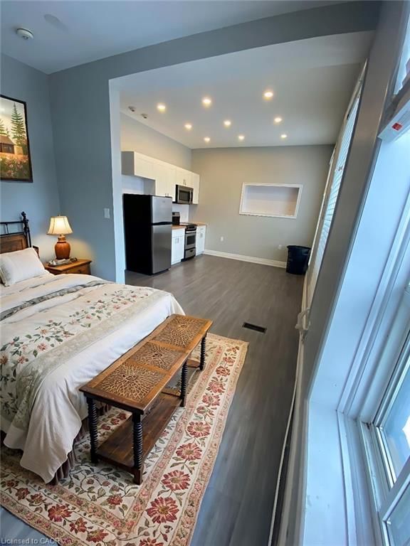 4 - 70 Victoria Avenue S