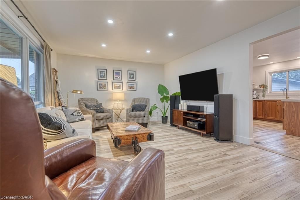 Single Family Residence for sale at 1141 Mohawk Road, Hamilton, ON, L8T 2S4 - Huntington - MLS: 40818212