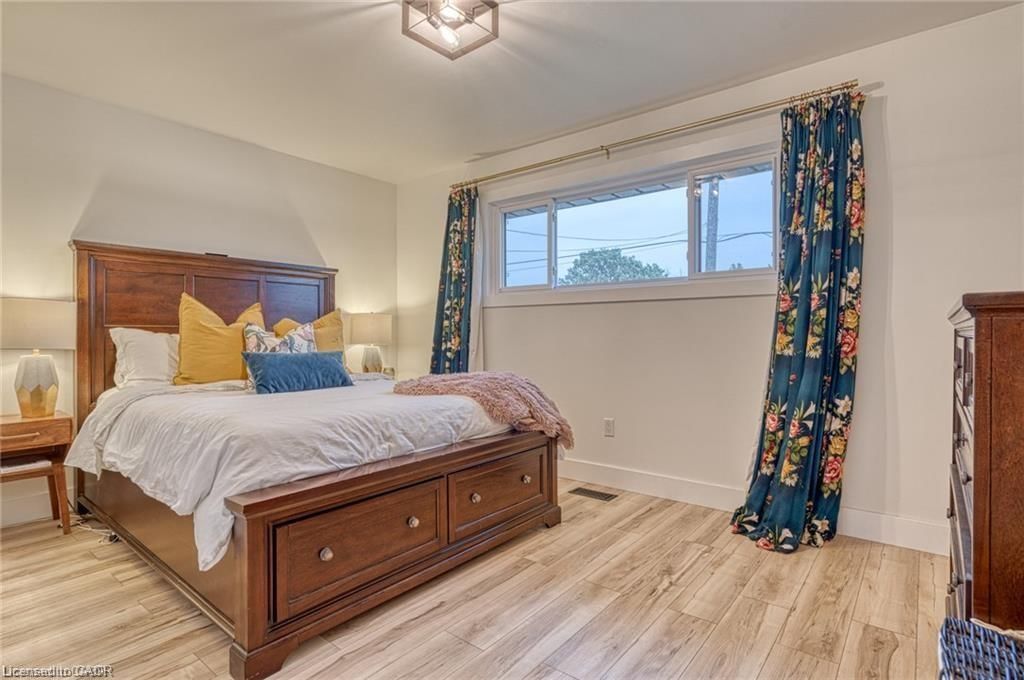 Single Family Residence for sale at 1141 Mohawk Road, Hamilton, ON, L8T 2S4 - Huntington - MLS: 40818212