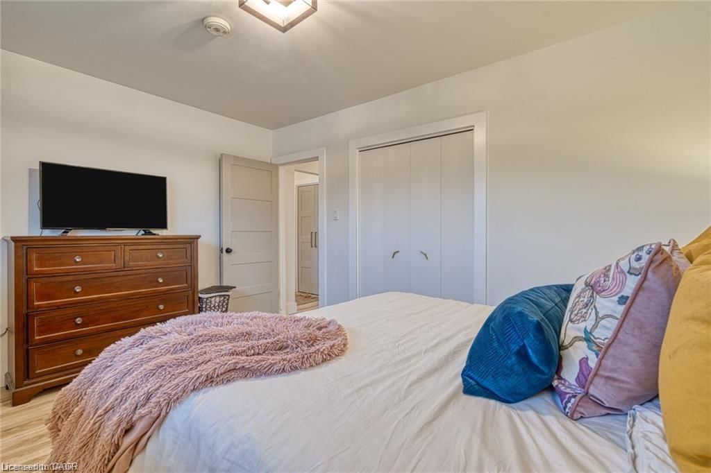 Single Family Residence for sale at 1141 Mohawk Road, Hamilton, ON, L8T 2S4 - Huntington - MLS: 40818212