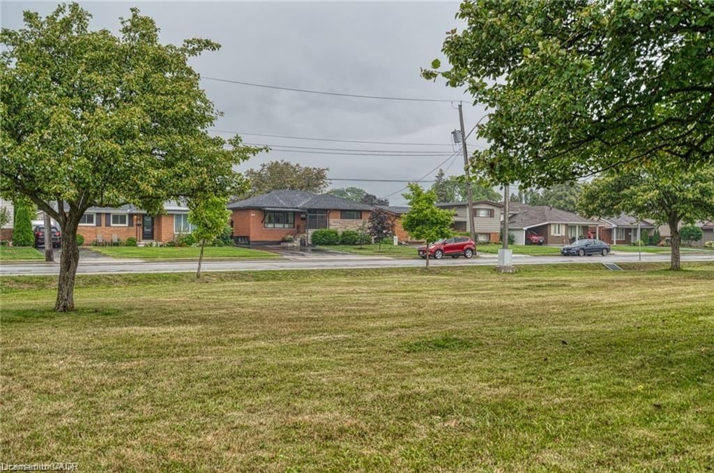 Single Family Residence for sale at 1141 Mohawk Road, Hamilton, ON, L8T 2S4 - Huntington - MLS: 40818212