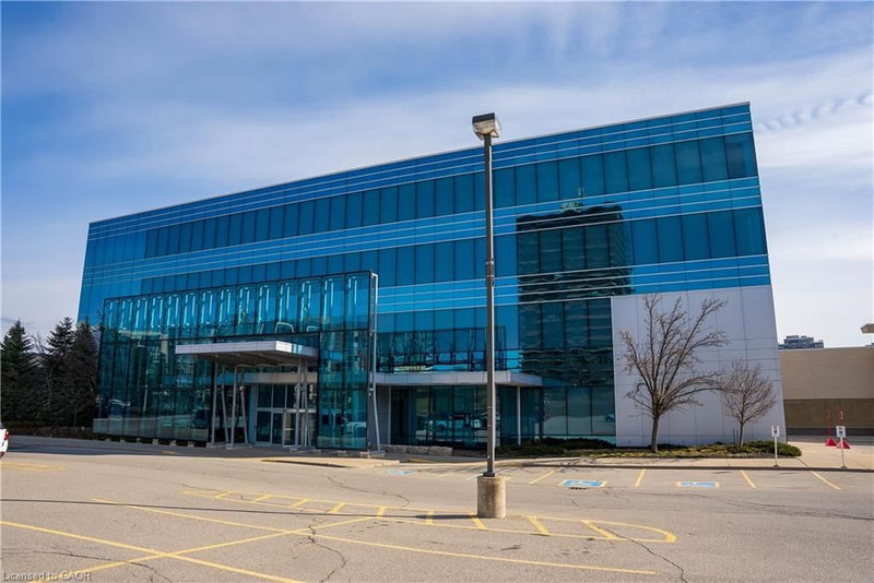 50 Westmount Road N photo 2