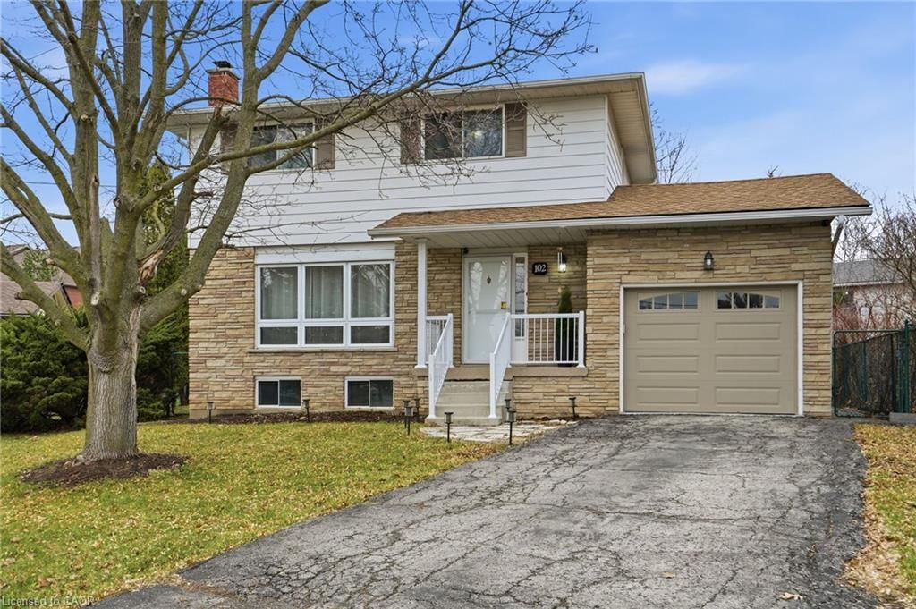 Single Family Residence for sale at 102 Dundee Drive, Caledonia, ON, N3W 1J8 - Caledonia South West - MLS: 40818256