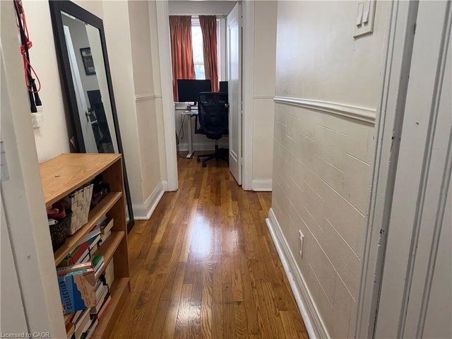 Upper - 2712 Lake Shore Boulevard W