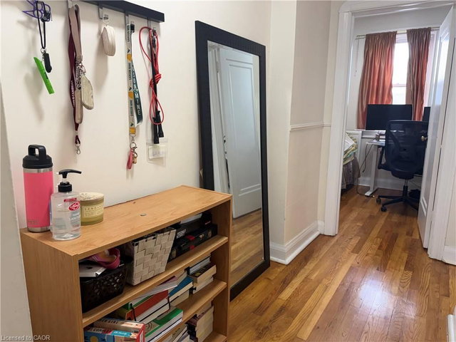 Upper - 2712 Lake Shore Boulevard W