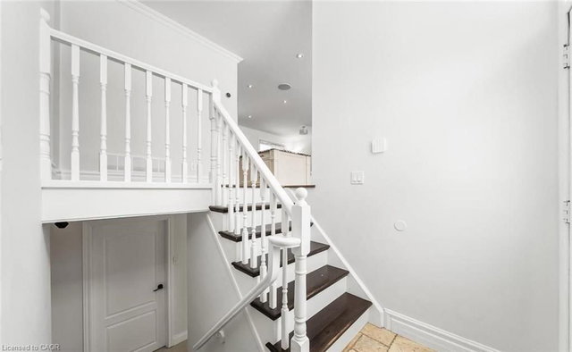 407 Canterbury Crescent