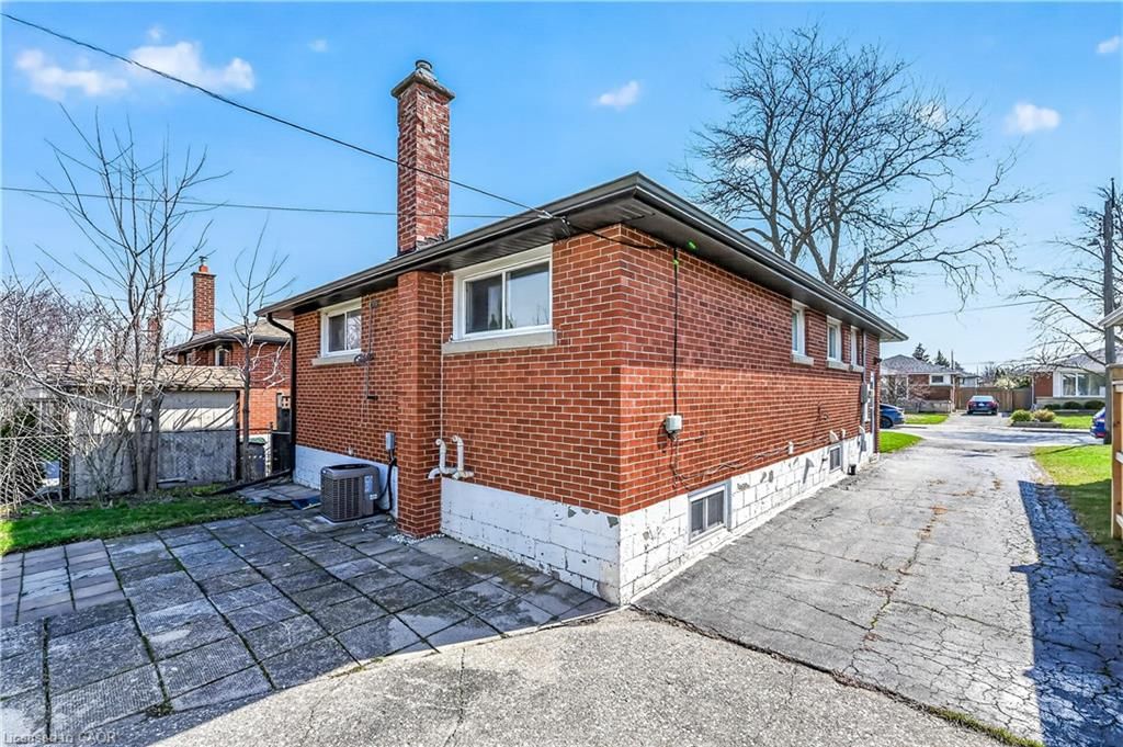 Single Family Residence for sale at 76 Terrace Drive, Hamilton, ON, L9A 2Y6 - Balfour - MLS: 40818376