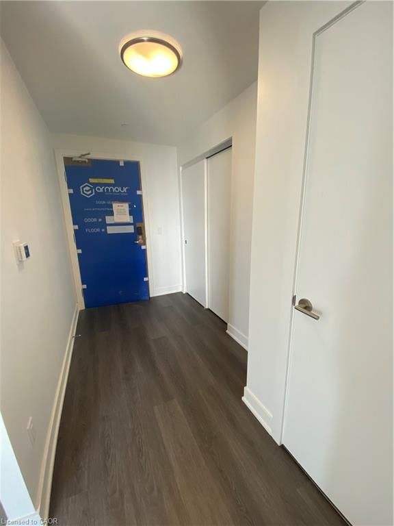 2412 - 25 Wellington Street S