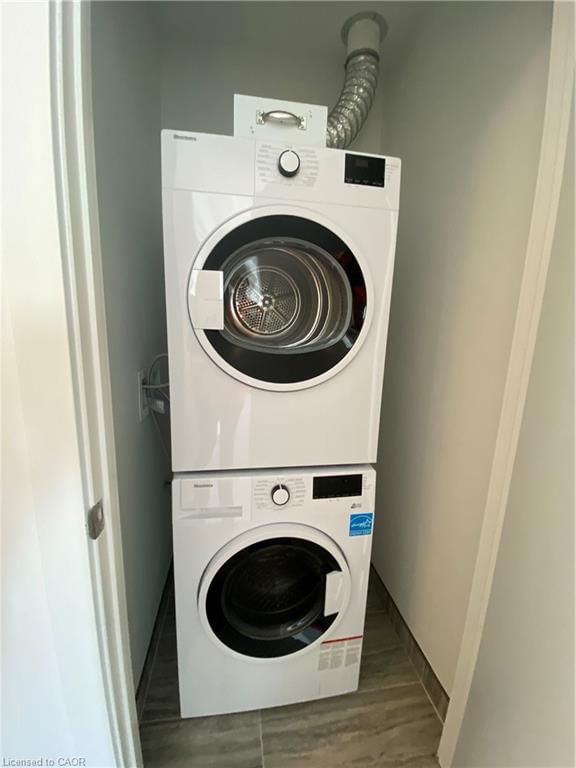 2412 - 25 Wellington Street S