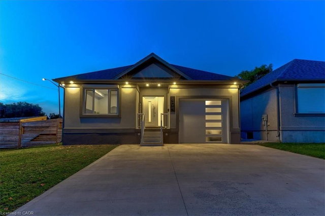 404 Montrose Street N