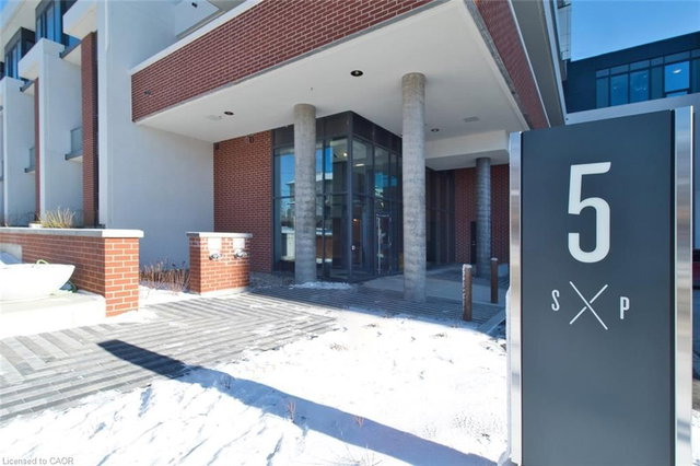 1005 - 5 Wellington Street S