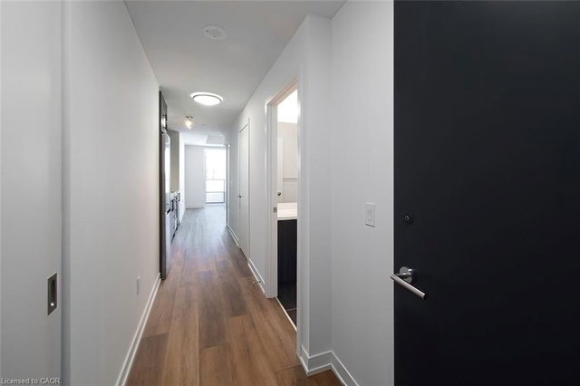 1005 - 5 Wellington Street S