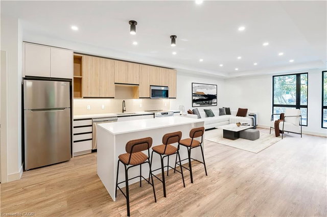 405 - 4390 Hillview Drive