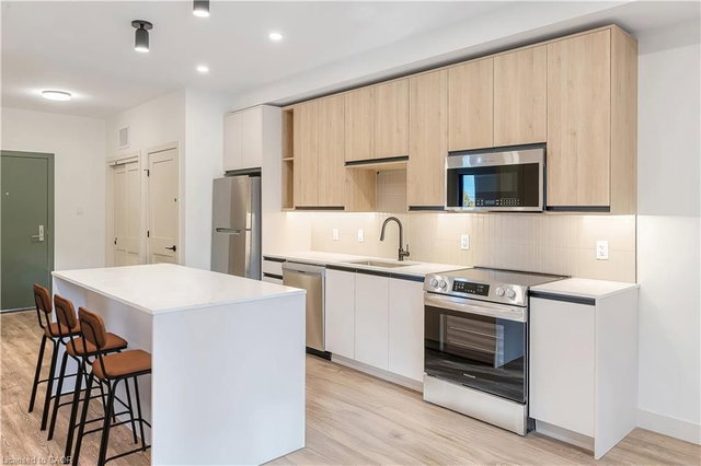 405 - 4390 Hillview Drive