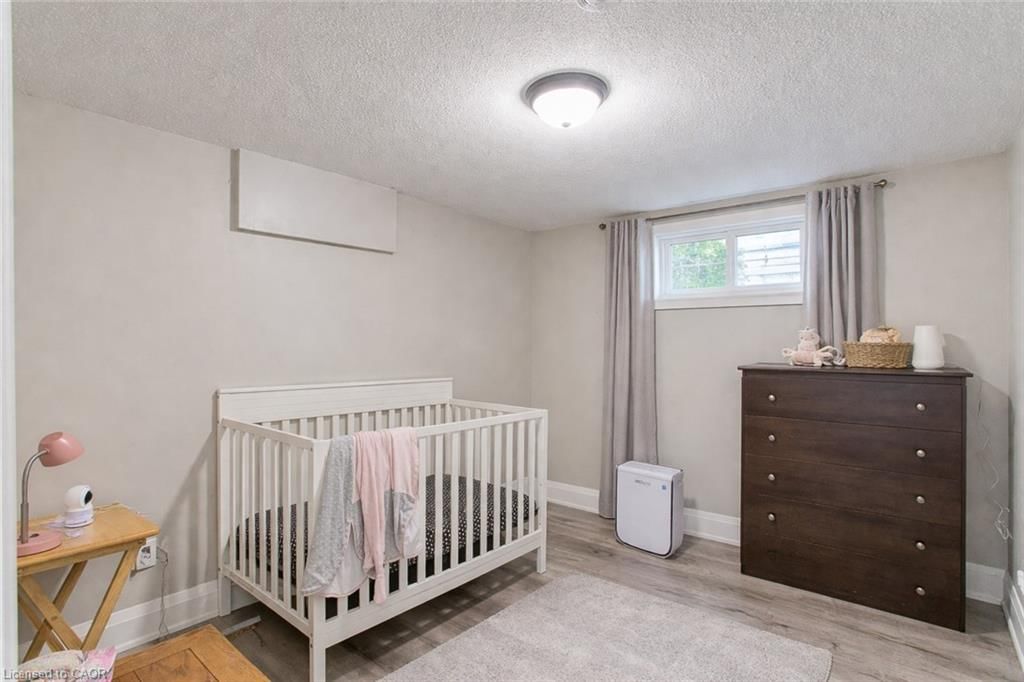 Single Family Residence for sale at 4 Colgate Court, Hamilton, ON, L9C 6Z6 - Gilbert - MLS: 40818931