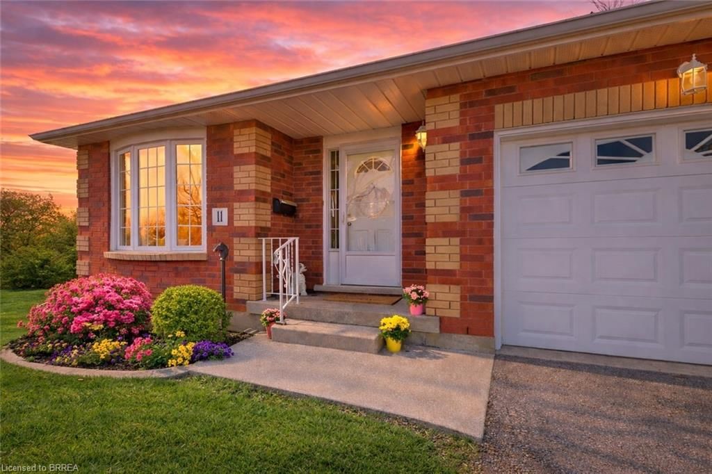 Row/Townhouse sold at 11-570 West Street, Brantford, ON, N3R 7Y7 - North Park/Wood St. - MLS: 40818938