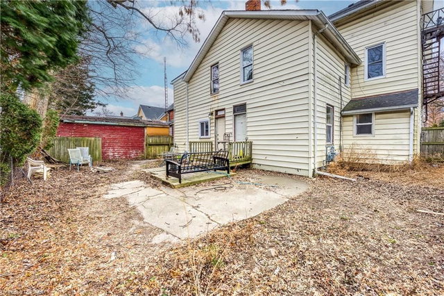 2 - 132 Forsyth Street S