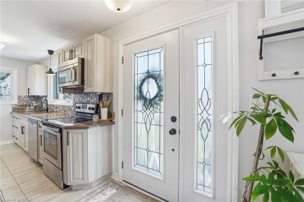 Single Family Residence for sale at 208 Seneca Avenue, Hamilton, ON, L9B 1M2 - Allison - MLS: 40818962