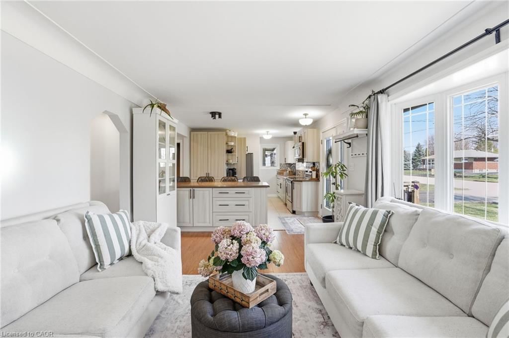 Single Family Residence for sale at 208 Seneca Avenue, Hamilton, ON, L9B 1M2 - Allison - MLS: 40818962