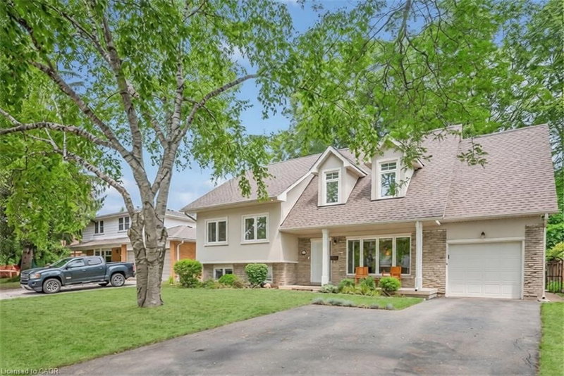 285 Surrey Drive, Oakville, Ontario