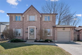 73 Pathfinder Crescent