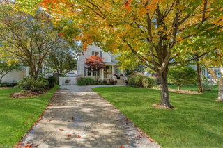 24 Robinson Street S