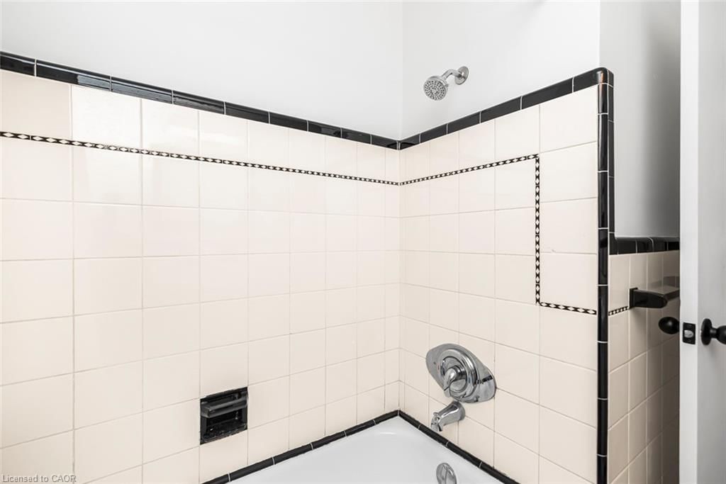 Single Family Residence for sale at 124 Broker Drive, Hamilton, ON, L8T 2B8 - Huntington - MLS: 40819085