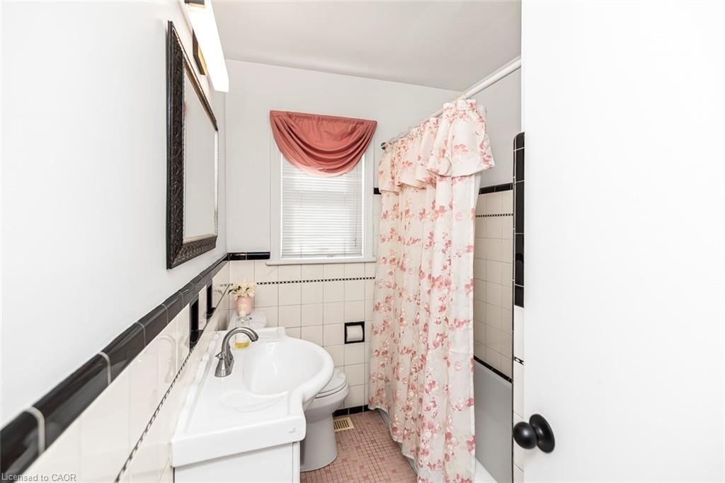 Single Family Residence for sale at 124 Broker Drive, Hamilton, ON, L8T 2B8 - Huntington - MLS: 40819085