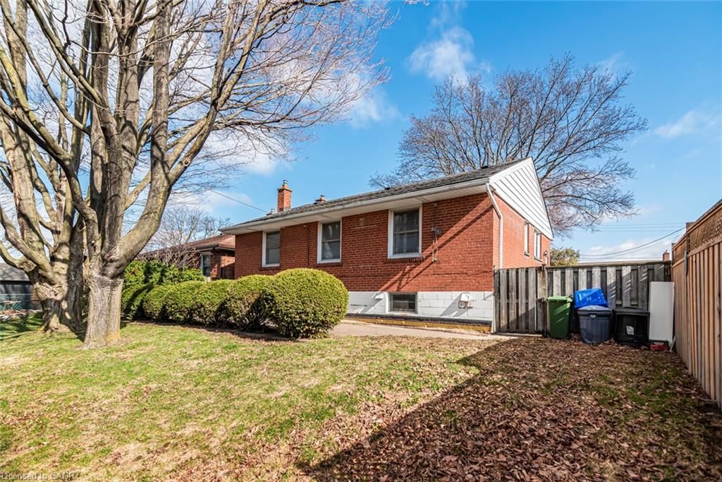 Single Family Residence for sale at 124 Broker Drive, Hamilton, ON, L8T 2B8 - Huntington - MLS: 40819085