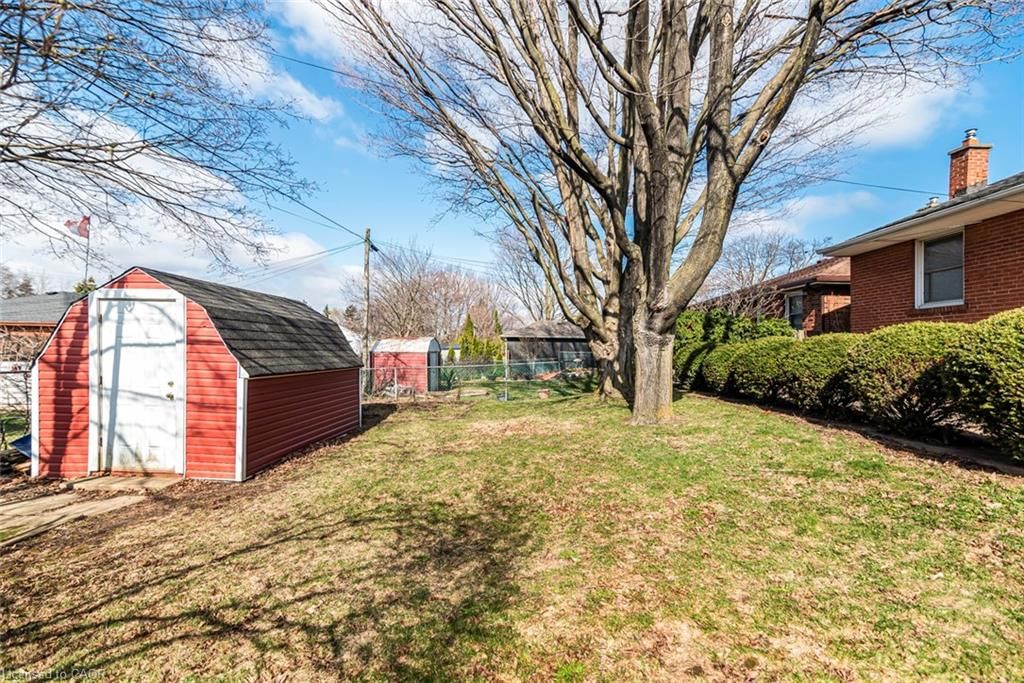 Single Family Residence for sale at 124 Broker Drive, Hamilton, ON, L8T 2B8 - Huntington - MLS: 40819085