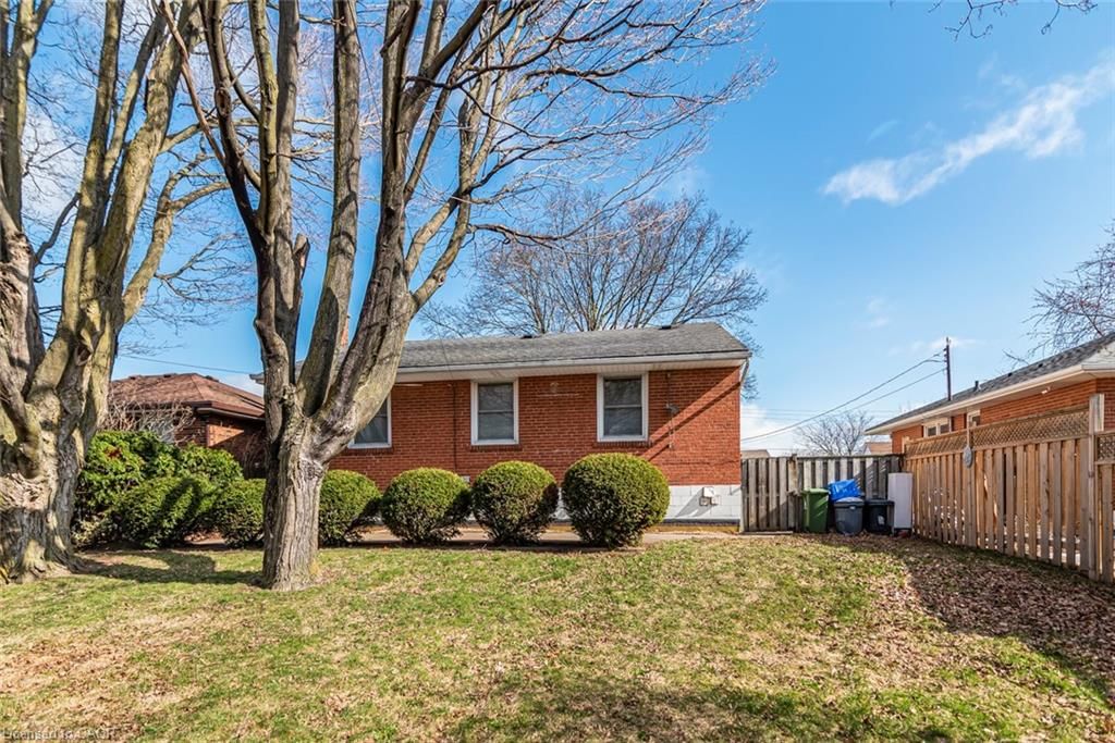 Single Family Residence for sale at 124 Broker Drive, Hamilton, ON, L8T 2B8 - Huntington - MLS: 40819085