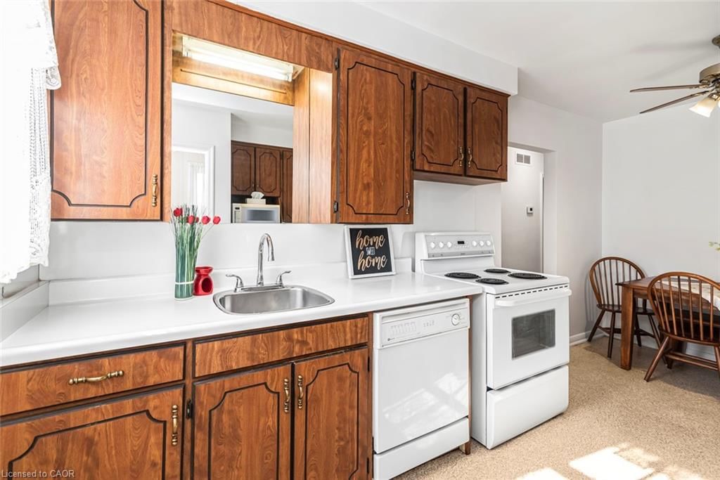 Single Family Residence for sale at 124 Broker Drive, Hamilton, ON, L8T 2B8 - Huntington - MLS: 40819085