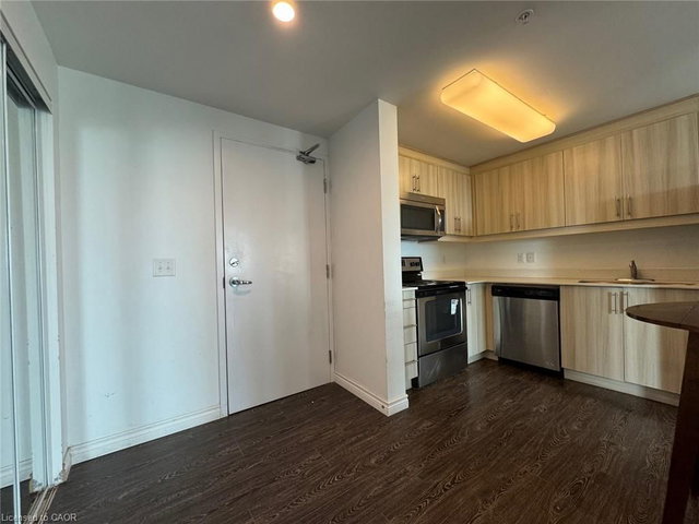 1503 - 158 King Street N