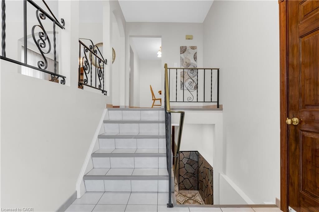 Single Family Residence for sale at 11 Forest Hill Crescent, Hamilton, ON, L8K 5V2 - Red Hill - MLS: 40819197