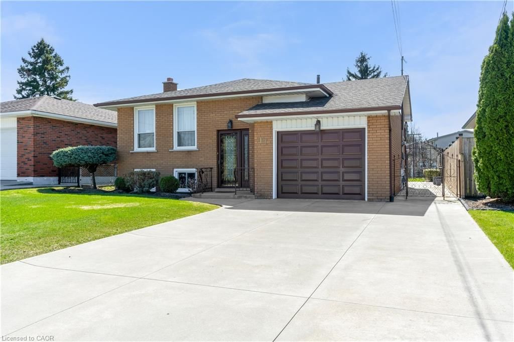 Single Family Residence for sale at 11 Forest Hill Crescent, Hamilton, ON, L8K 5V2 - Red Hill - MLS: 40819197