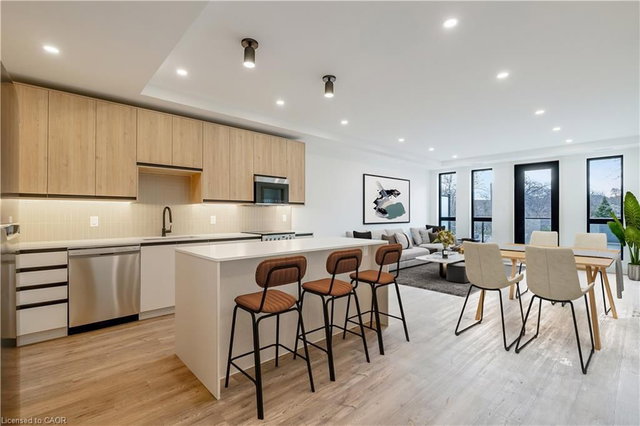 404 - 4390 Hillview Drive