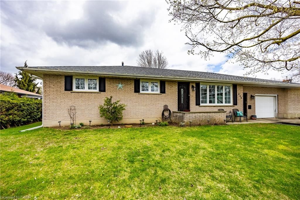 Single Family Residence sold at 445 Spydell Street, Delhi, ON, N4B 2V2 - Delhi - MLS: 40819398