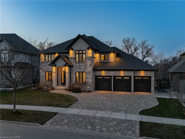 581 Manor Ridge Crescent