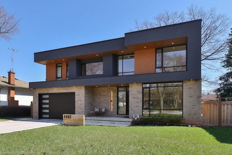 4482 Cosburn Crescent, Burlington, Ontario