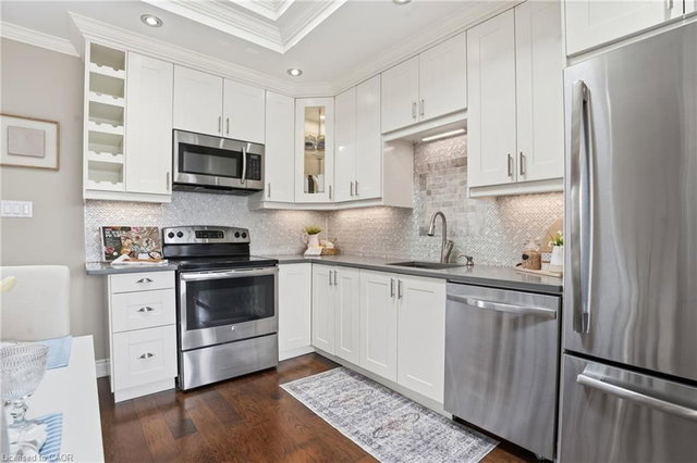 208 East 44th Street