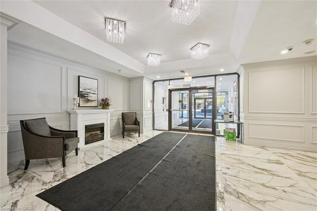 1205 - 237 King Street W