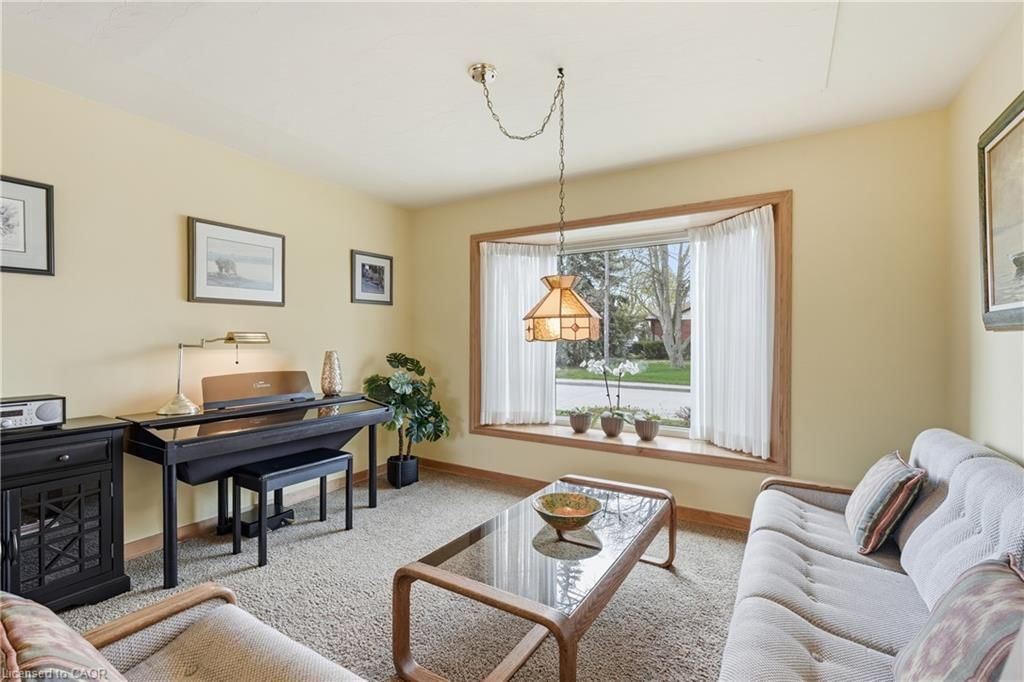 Single Family Residence for sale at 4 Tilbury Court, Hamilton, ON, L8T 2M4 - Huntington - MLS: 40819534