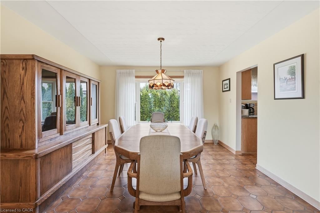 Single Family Residence for sale at 4 Tilbury Court, Hamilton, ON, L8T 2M4 - Huntington - MLS: 40819534