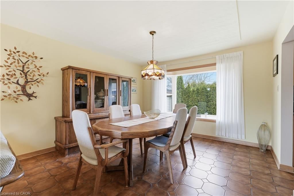 Single Family Residence for sale at 4 Tilbury Court, Hamilton, ON, L8T 2M4 - Huntington - MLS: 40819534