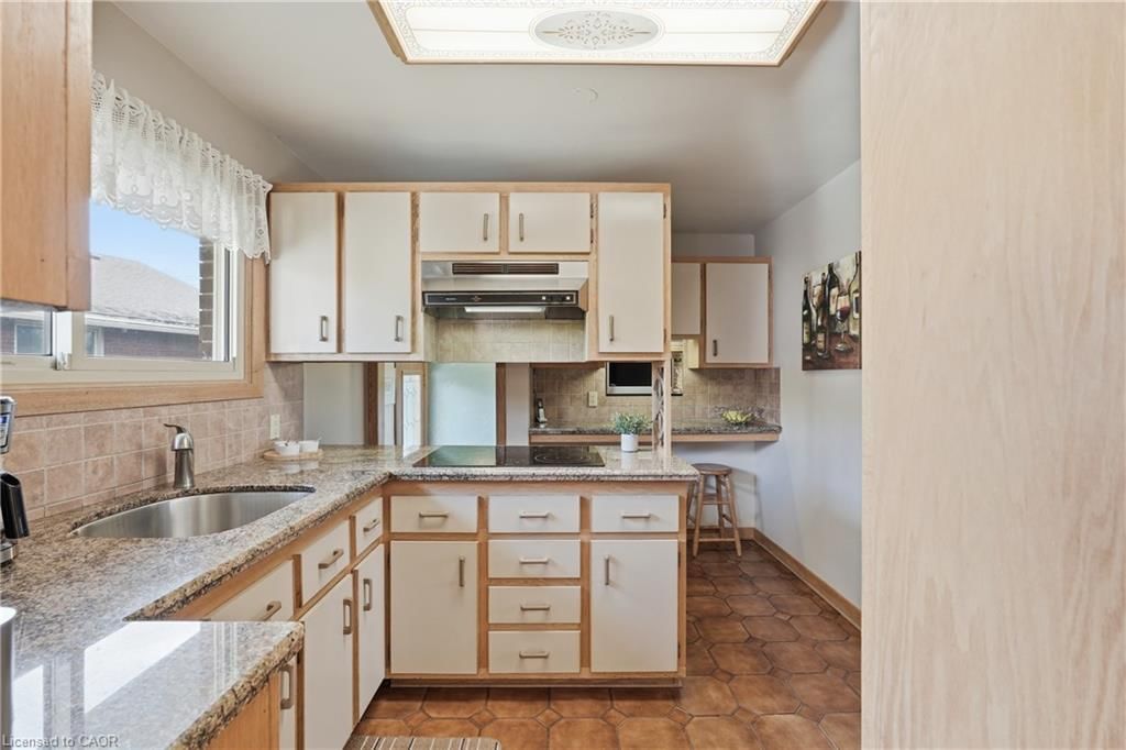 Single Family Residence for sale at 4 Tilbury Court, Hamilton, ON, L8T 2M4 - Huntington - MLS: 40819534