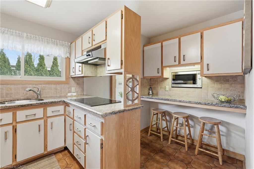 Single Family Residence for sale at 4 Tilbury Court, Hamilton, ON, L8T 2M4 - Huntington - MLS: 40819534