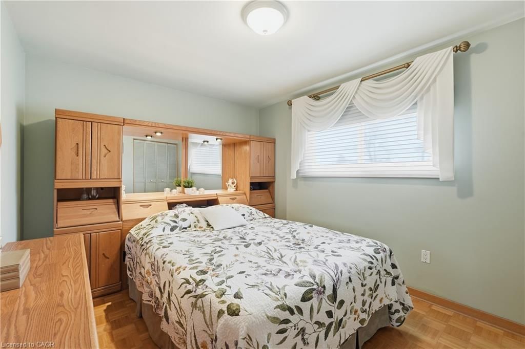 Single Family Residence for sale at 4 Tilbury Court, Hamilton, ON, L8T 2M4 - Huntington - MLS: 40819534