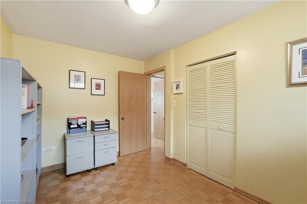 Single Family Residence for sale at 4 Tilbury Court, Hamilton, ON, L8T 2M4 - Huntington - MLS: 40819534