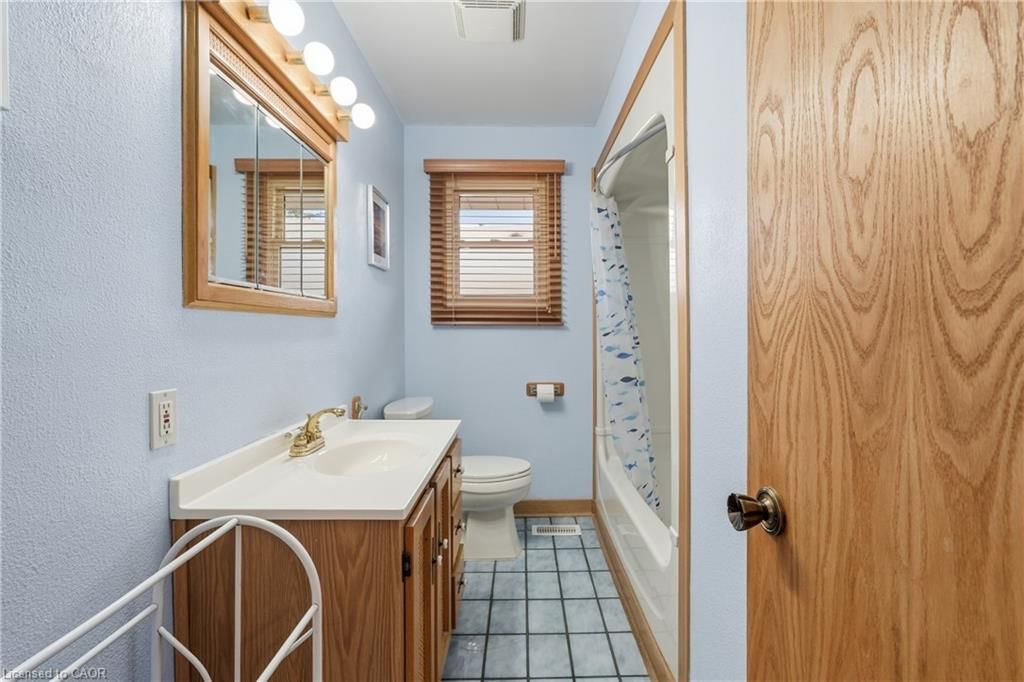 Single Family Residence for sale at 4 Tilbury Court, Hamilton, ON, L8T 2M4 - Huntington - MLS: 40819534