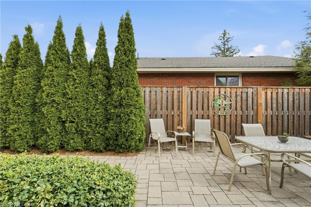 Single Family Residence for sale at 4 Tilbury Court, Hamilton, ON, L8T 2M4 - Huntington - MLS: 40819534